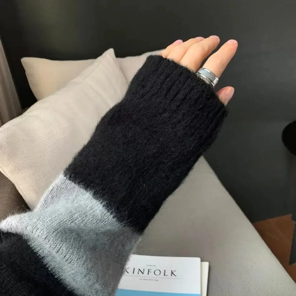 Round Neck Striped Design Soft Glutinous Sweater