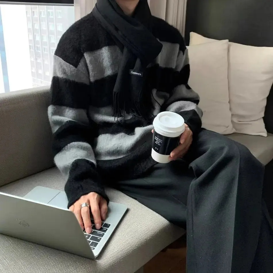 Round Neck Striped Design Soft Glutinous Sweater